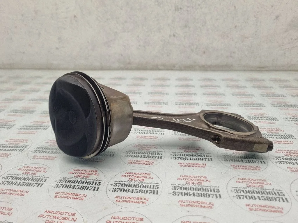 Piston with connecting rod 84P43