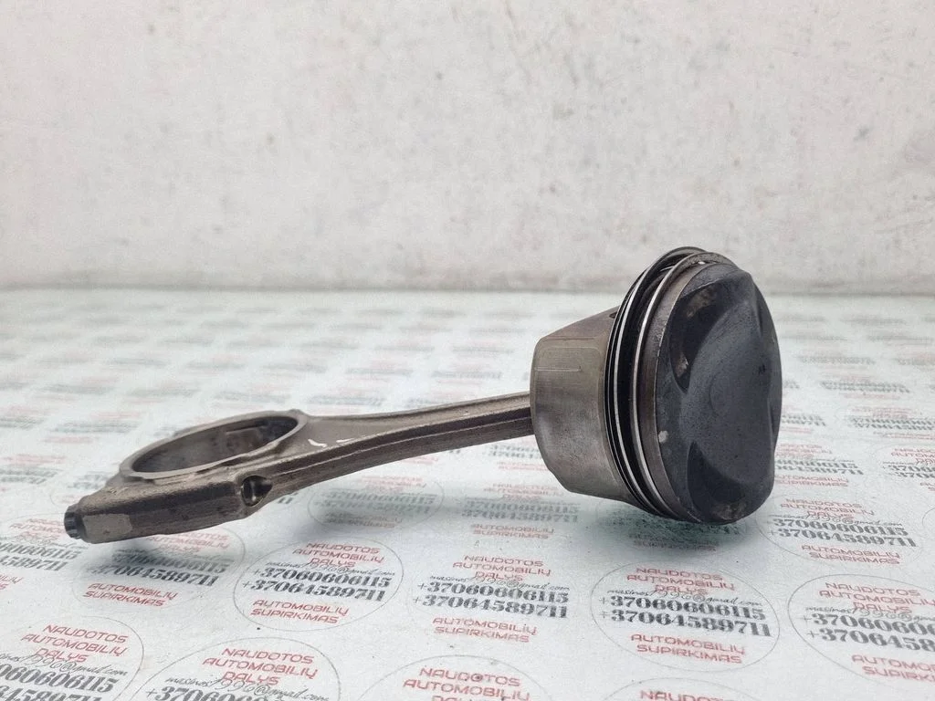 Piston with connecting rod 84P43