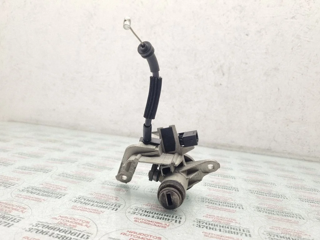Tailgate exterior lock – Audi A8 S8 D3 4E (2002-2009)