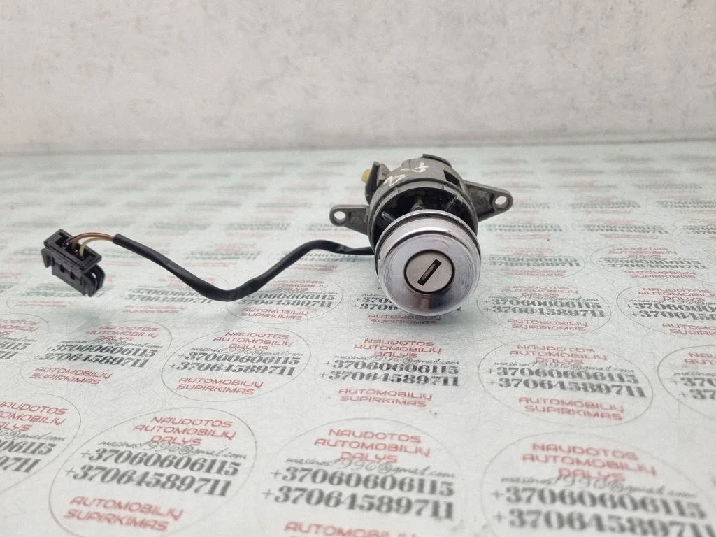 Tailgate exterior lock – Audi A8 S8 D2 4D (1994-2002)