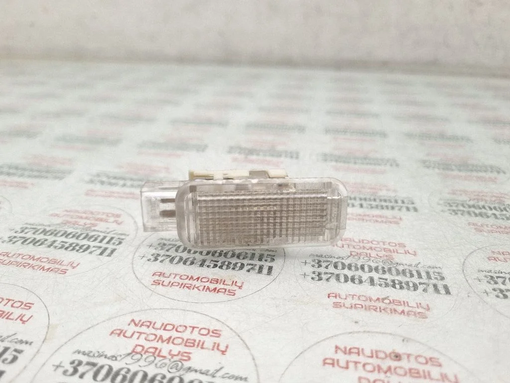 Rear door interior light – Audi A8 S8 D3 4E (2002-2009)