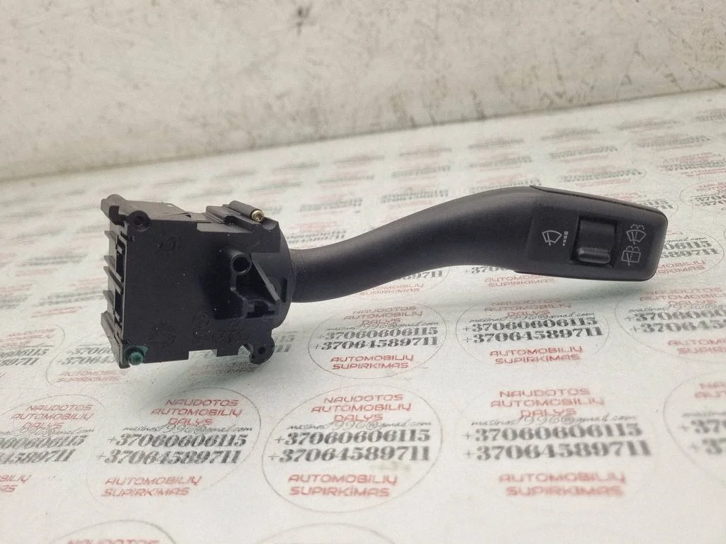 Klaasipuhastite hoob – Audi A4 S4 B6 8E 8H (2001-2005)