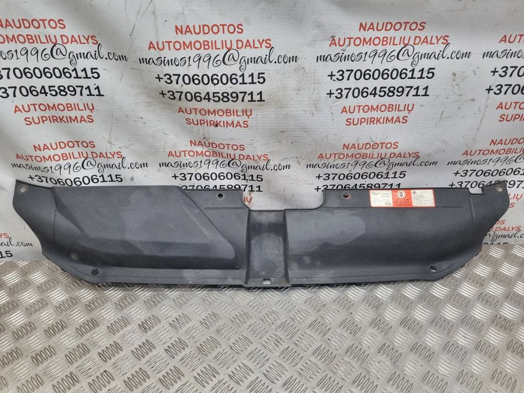 Radiaatori tugipaneeli ülaosa – Audi A4 Allroad B8 (2008-2016)