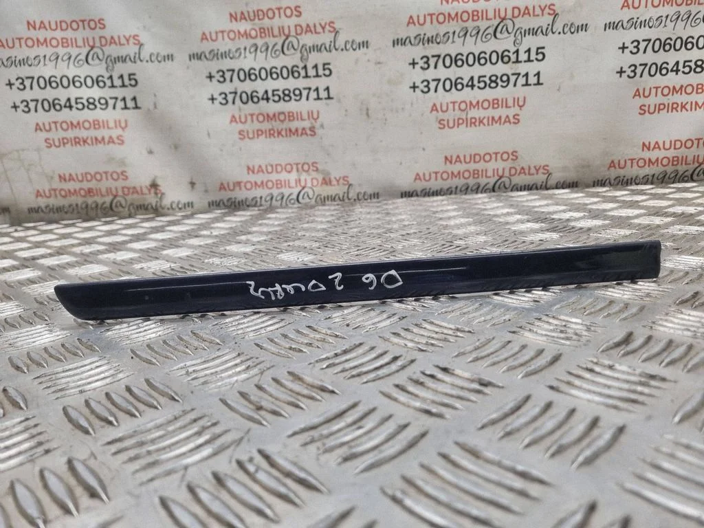 Fender trim (molding) – rear right