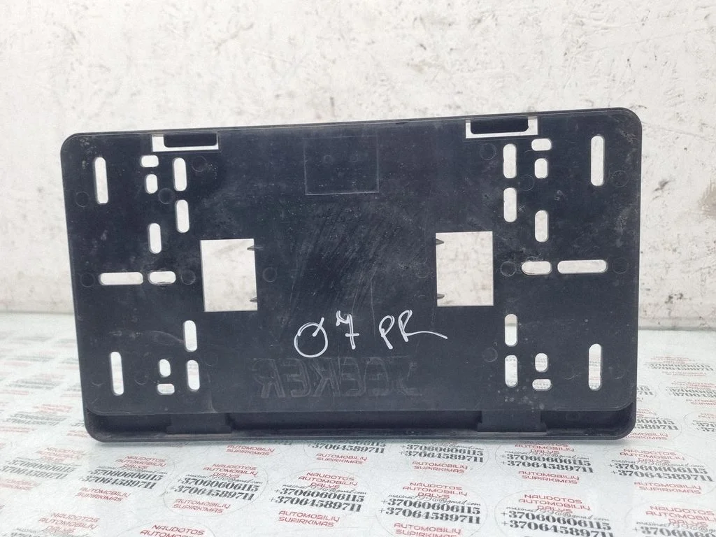 Numbrimärgi hoidik – Audi Q7 4L (2005-2015)