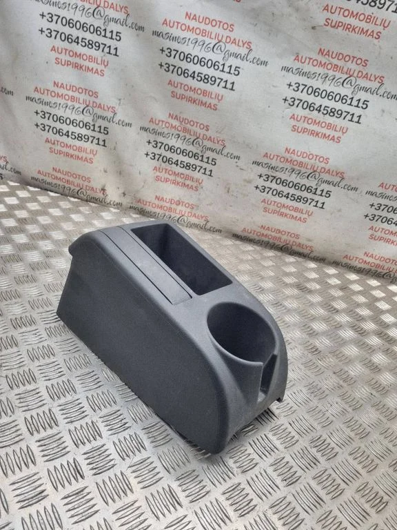 Cita centrālās konsoles (tuneļa) detaļa 5M0863323J