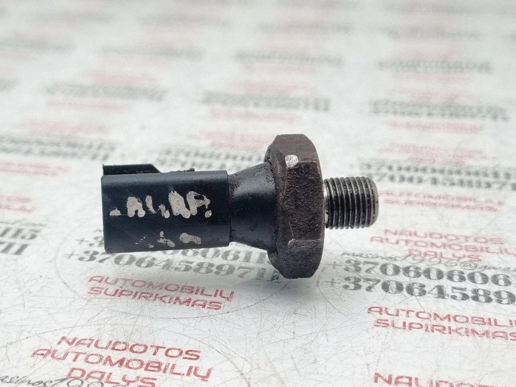 Oil pressure sensor – Volkswagen Touran II (2010-2016)