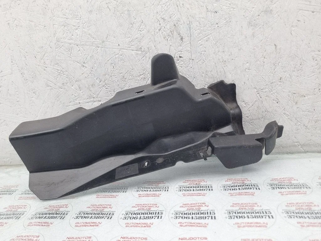 Wspornik klamki zewnętrznej drzwi przednich – Audi A8 S8 D3 4E (2002-2009)