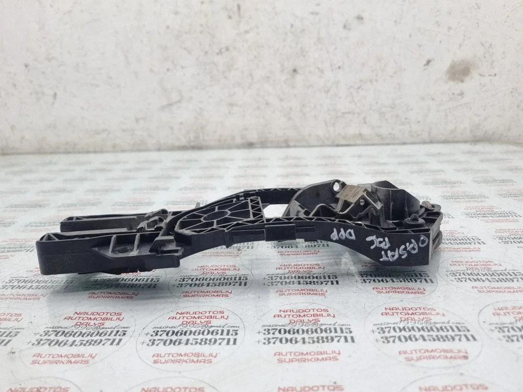 Front door exterior handle/bracket 3C0837886J