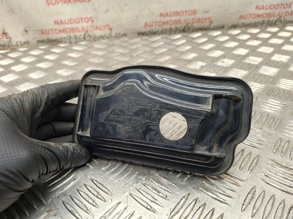 Headlight/headlamp dust cover – front right