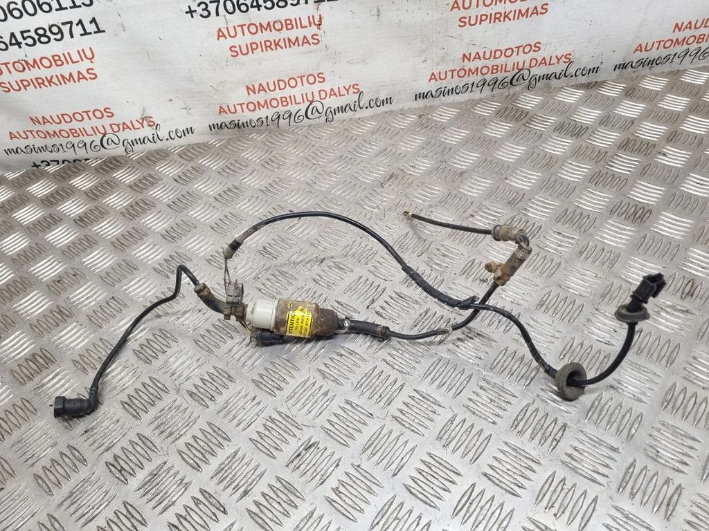 Webasto auxiliary heater fuel pump – Volkswagen Touran I (2003-2010)