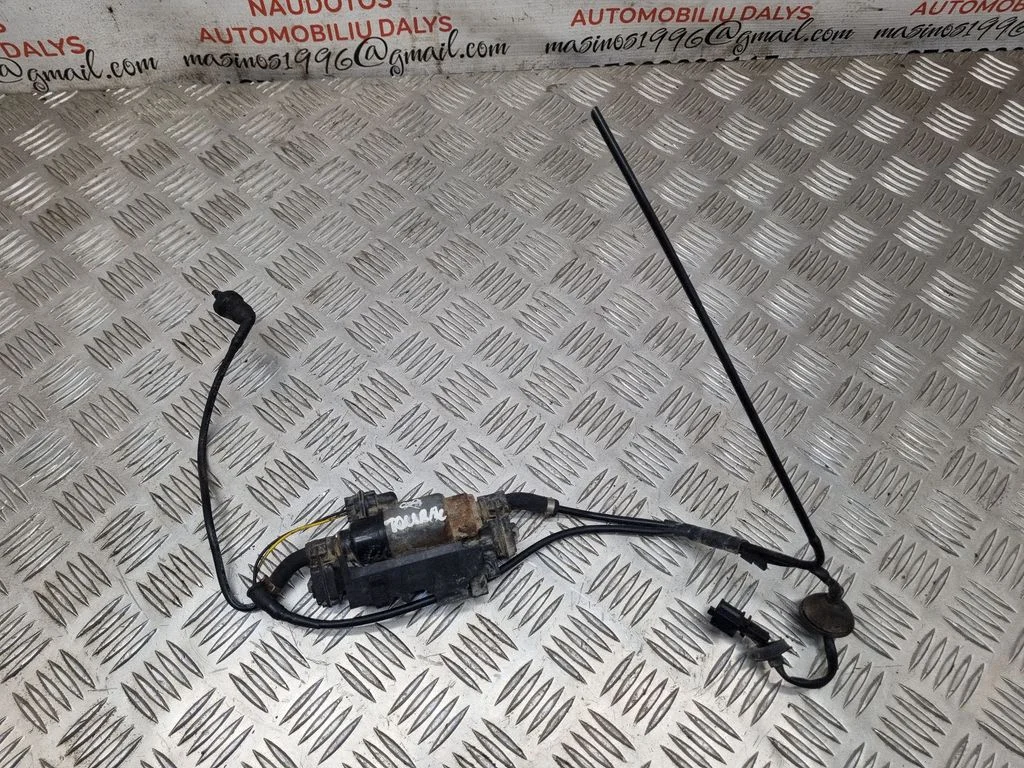 Webasto auxiliary heater fuel pump – Volkswagen Touran I (2003-2010)