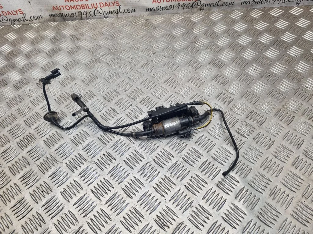 Webasto auxiliary heater fuel pump – Volkswagen Touran I (2003-2010)