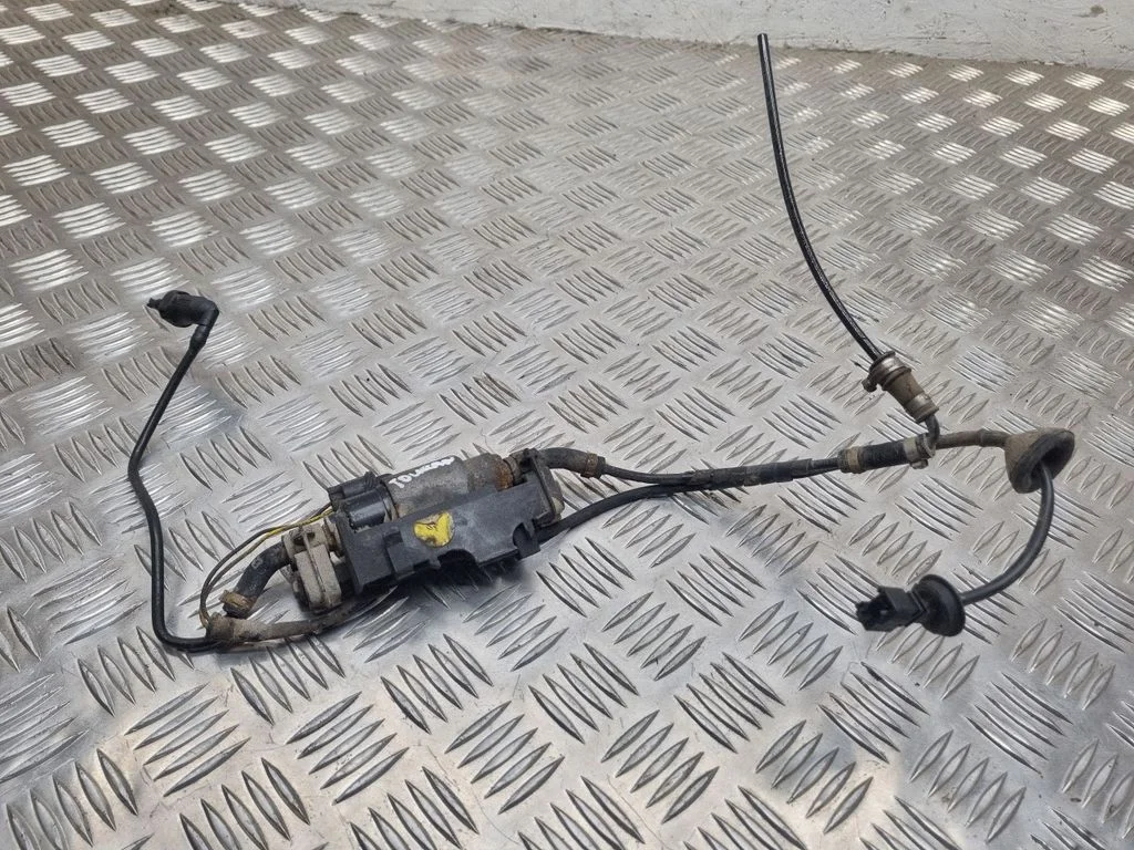Webasto auxiliary heater fuel pump – Volkswagen Touran I (2003-2010)
