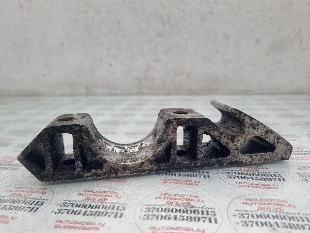 Sway bar bush bracket, front – Volkswagen Touareg I (2002-2010)
