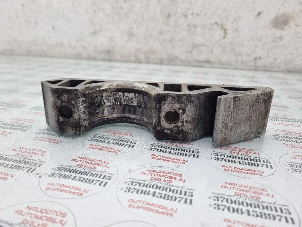 Sway bar bush bracket, front – Volkswagen Touareg I (2002-2010)