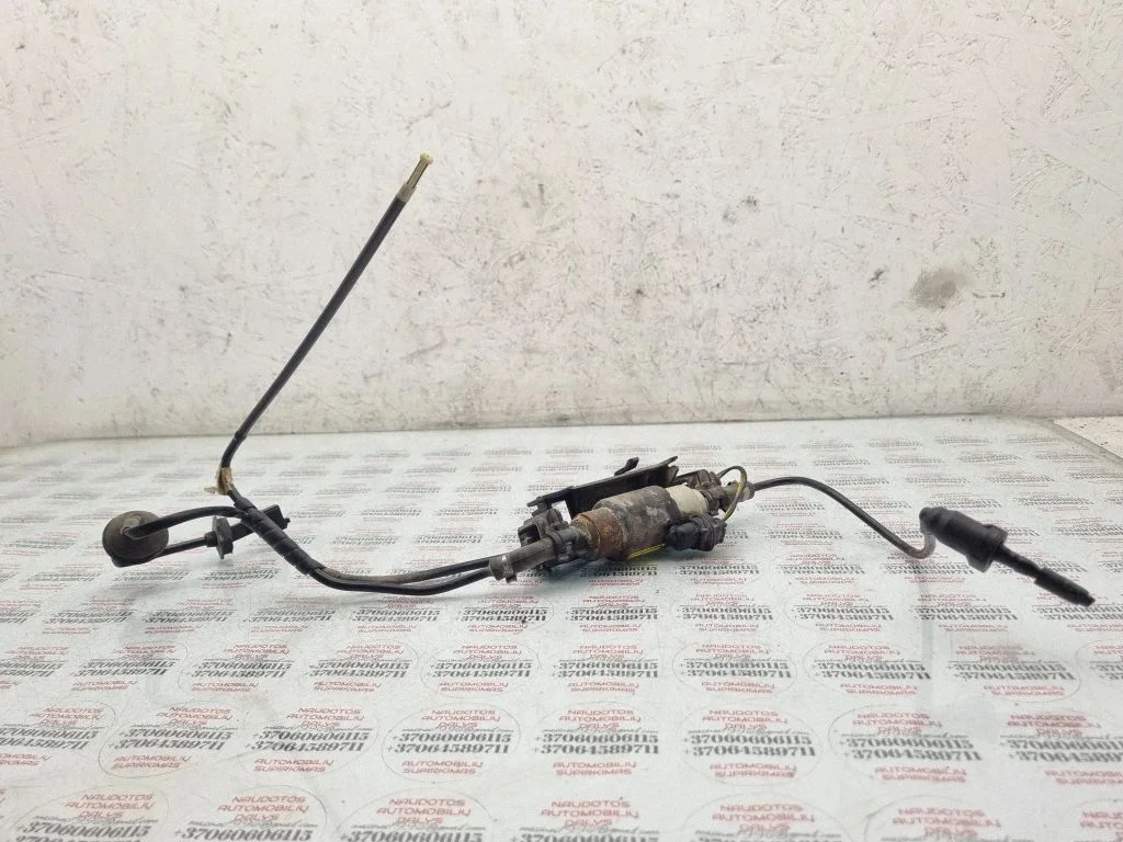 Webasto auxiliary heater fuel pump – Volkswagen Touran I (2003-2010)