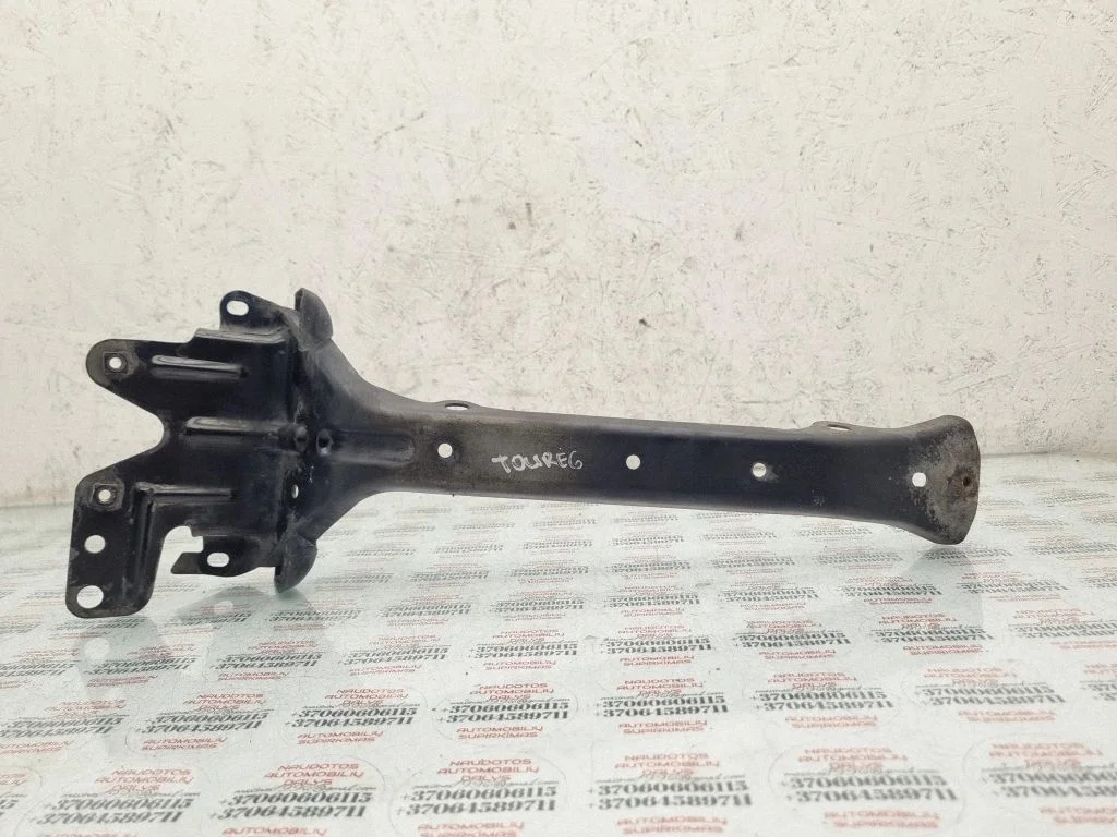 Radiator mount bracket – Volkswagen Touareg I (2002-2010)
