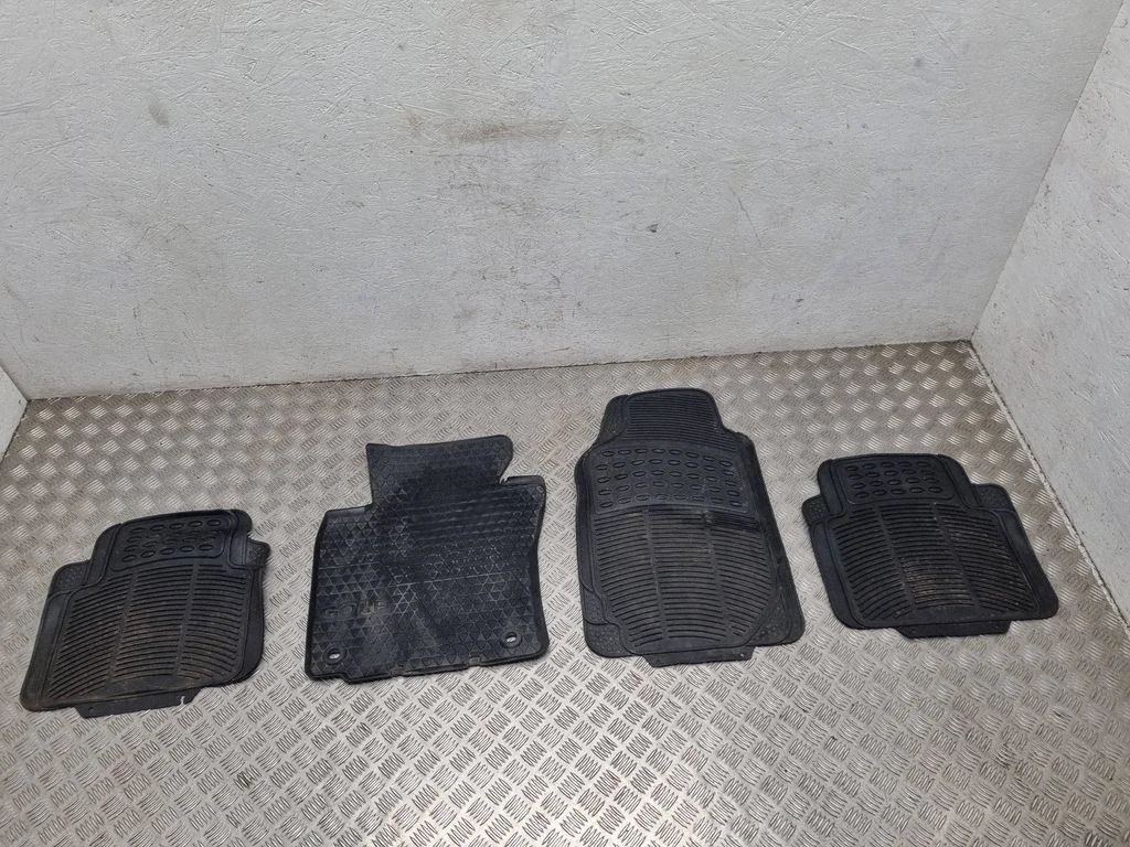 Põrandamattide komplekt – Volkswagen Golf Plus (2005-2013)