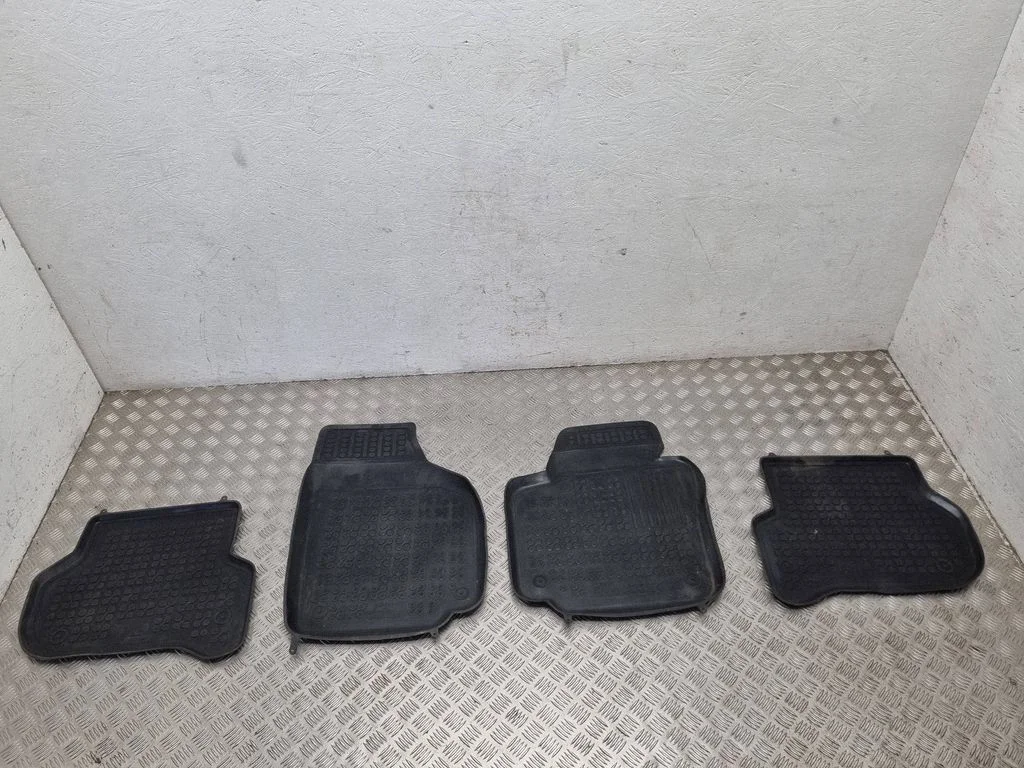 Põrandamattide komplekt – Volkswagen Golf Plus (2005-2013)