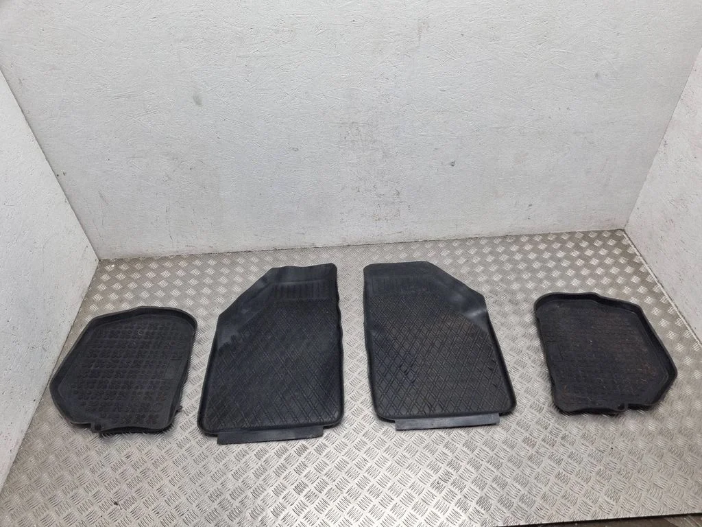 Põrandamattide komplekt – Audi A6 Allroad C5 (1999-2005)