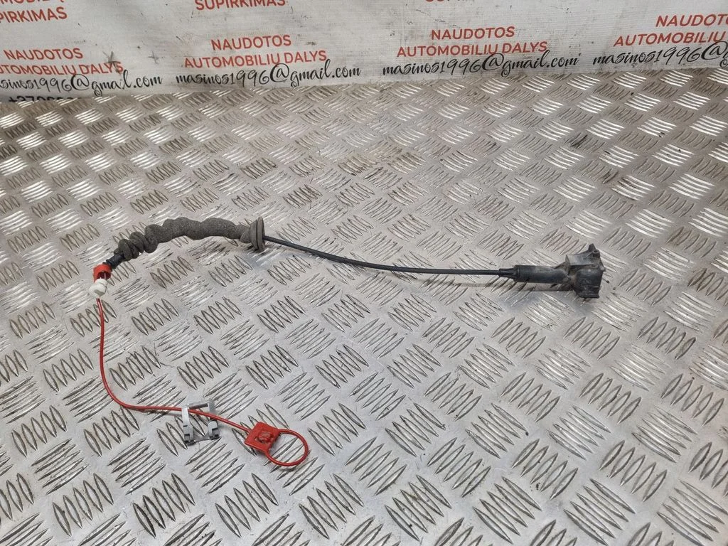 Fuel cap flap release cable – Audi A8 S8 D3 4E (2002-2009)