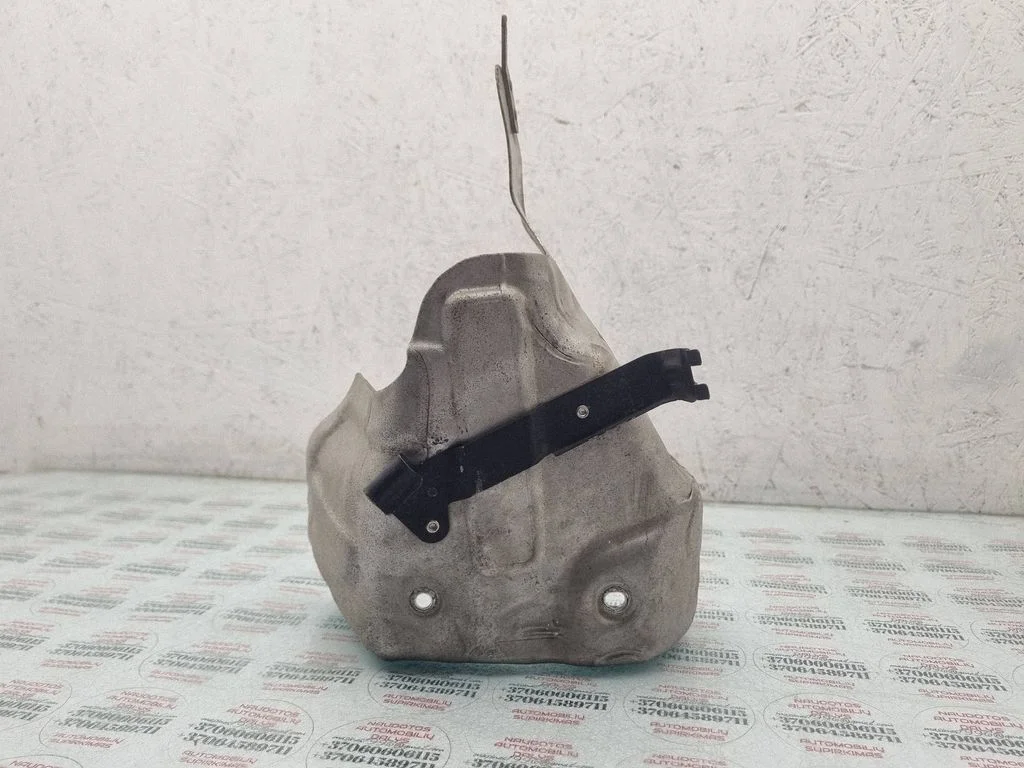 Heat shield in engine bay 059145323B