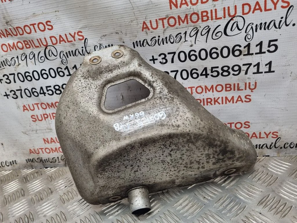 Heat shield in engine bay 03C253041H