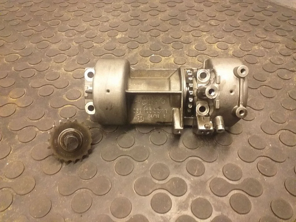 Oil pump balance shaft – Audi A4 S4 B6 8E 8H (2001-2005)