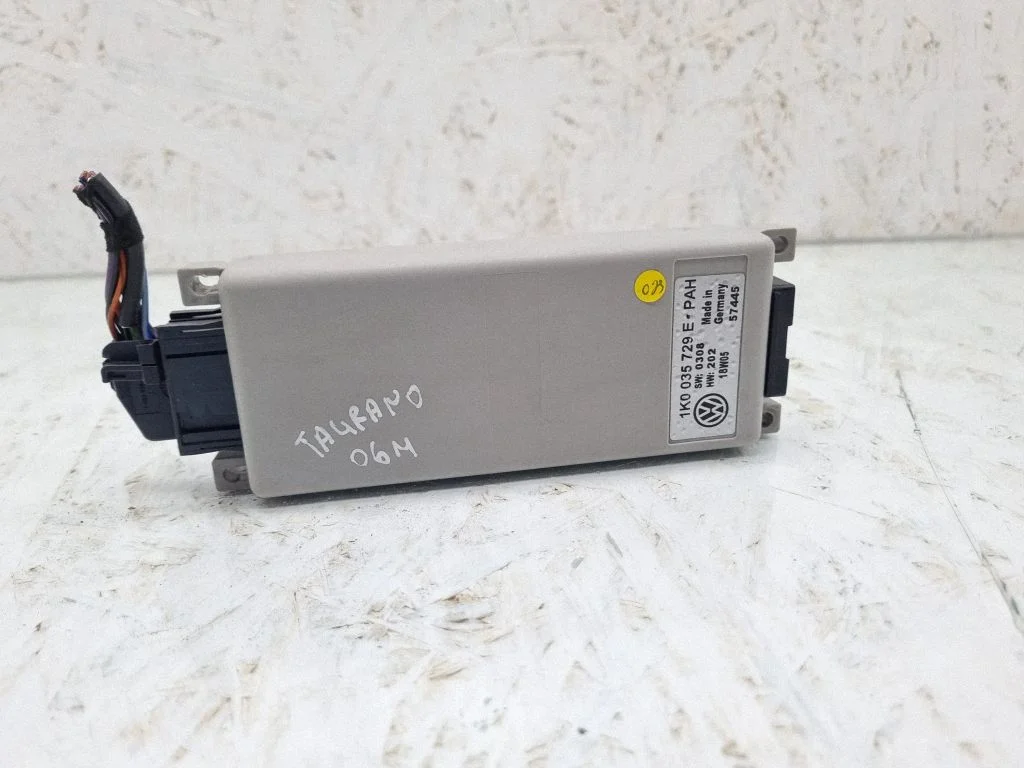 Phone control unit/module – Volkswagen Touran I (2003-2010)