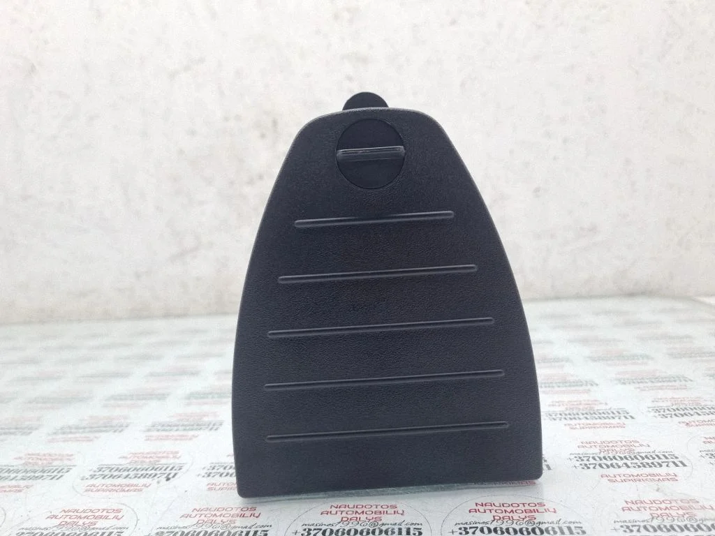 Hazard Warning Triangle Mounting Bracket – Volkswagen Passat B6 (2005-2010)