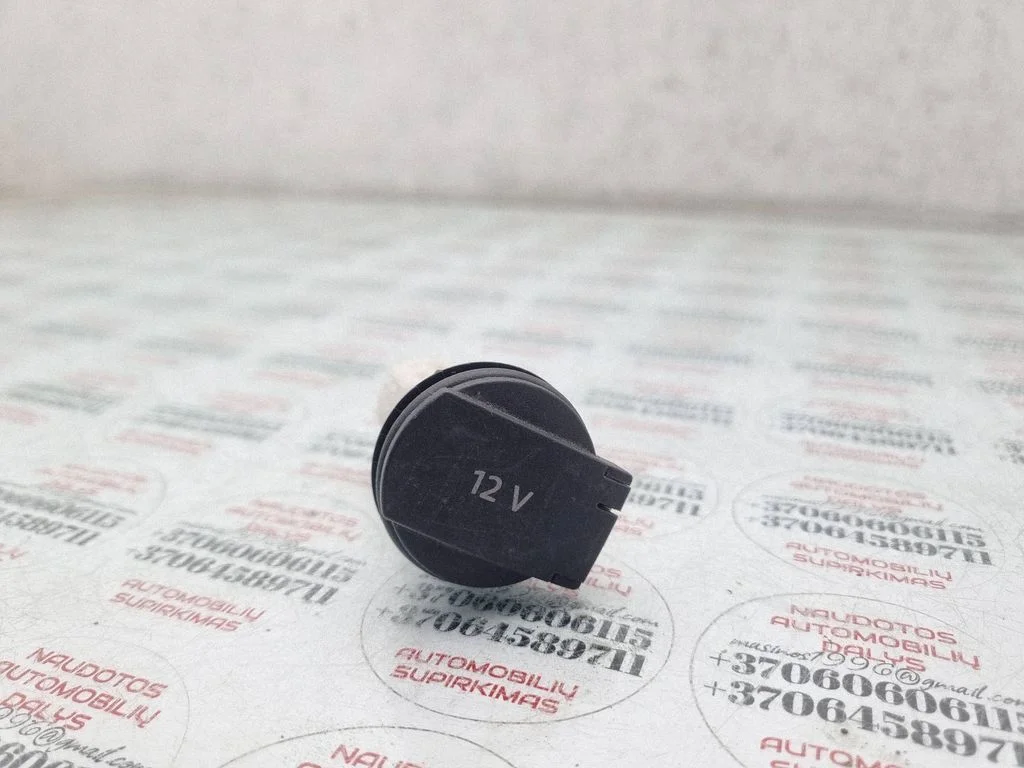 12 V Socket (rear) – Audi Q7 4L (2005-2015)