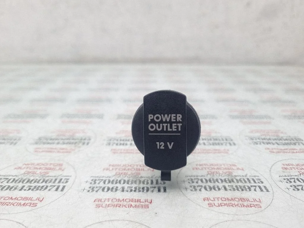 12 V Socket (rear)