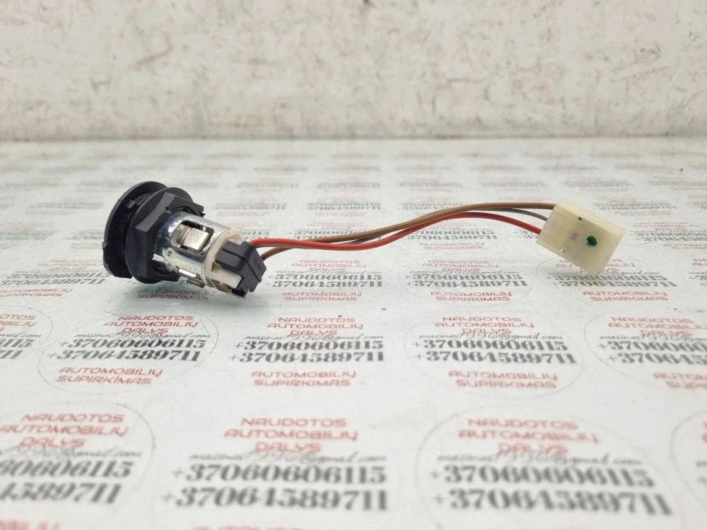 Gniazdo 12 V (tył) 1J0919309B