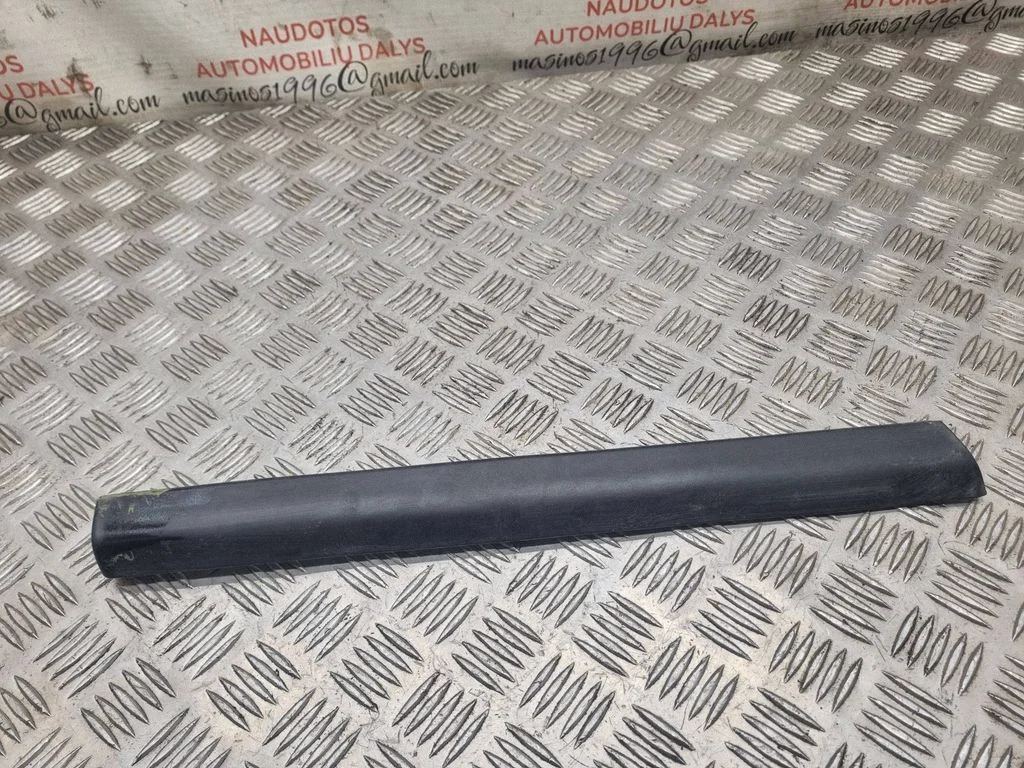 Moldings uz aizmugurējā spārna 8L3853700A