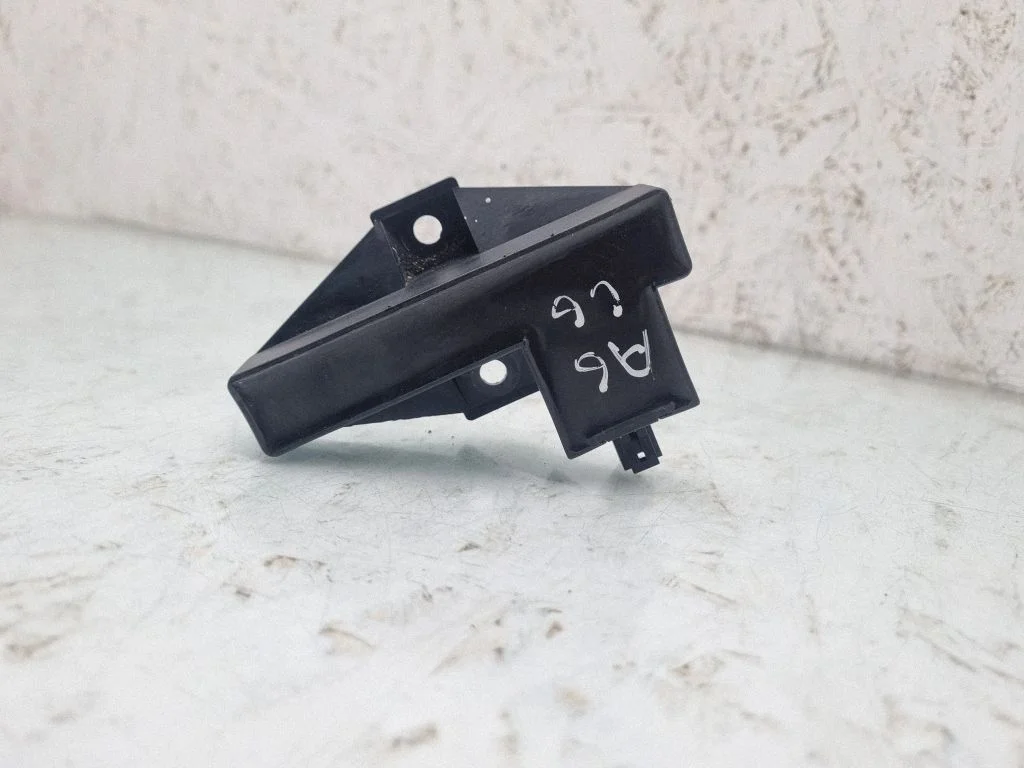 Võtmeta süsteemi KESSY (keyless) juhtplokk/moodul 4F0909141