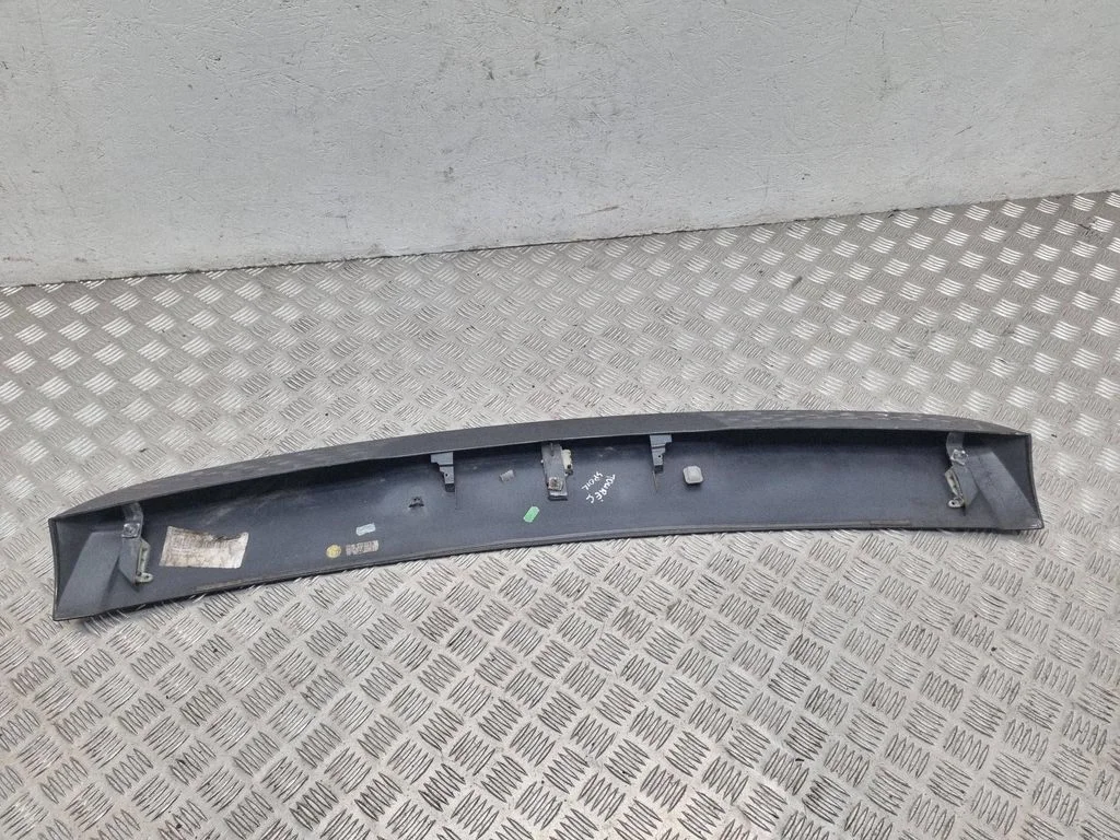 Tailgate/trunk spoiler – Volkswagen Touareg I (2002-2010)
