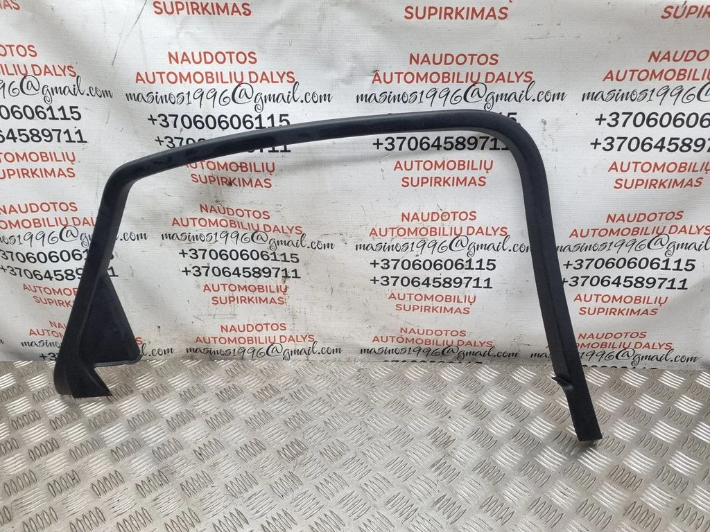 Tagaukse klaasi liist 8K5867671A