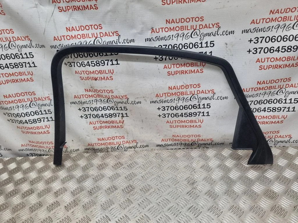 Tagaukse klaasi liist 8K5867672A