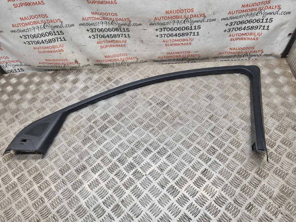 Front door glass trim molding – Audi Q7 4L (2005-2015)