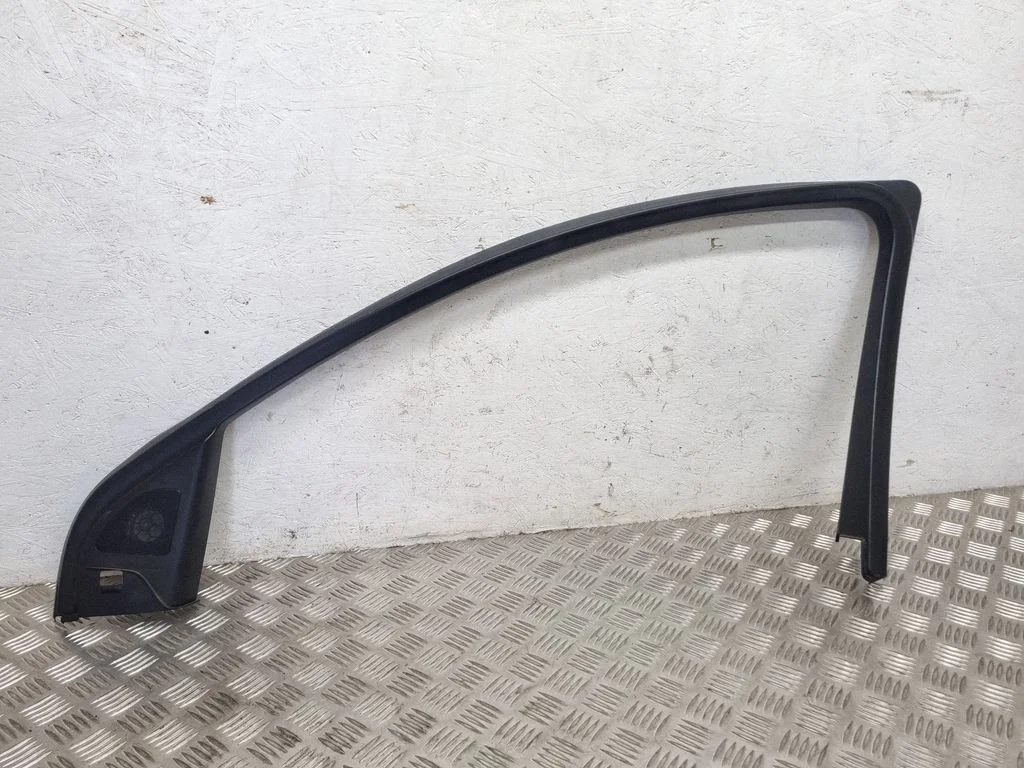Front door glass trim molding – Audi Q7 4L (2005-2015)