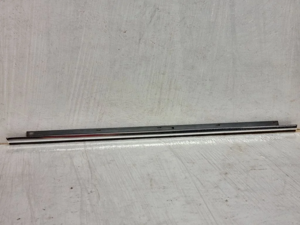 Tagaukse klaasi liist 4F0853763A
