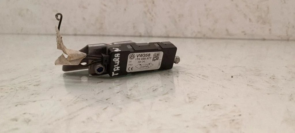 Antenna control unit – Volkswagen Touran I (2003-2010)