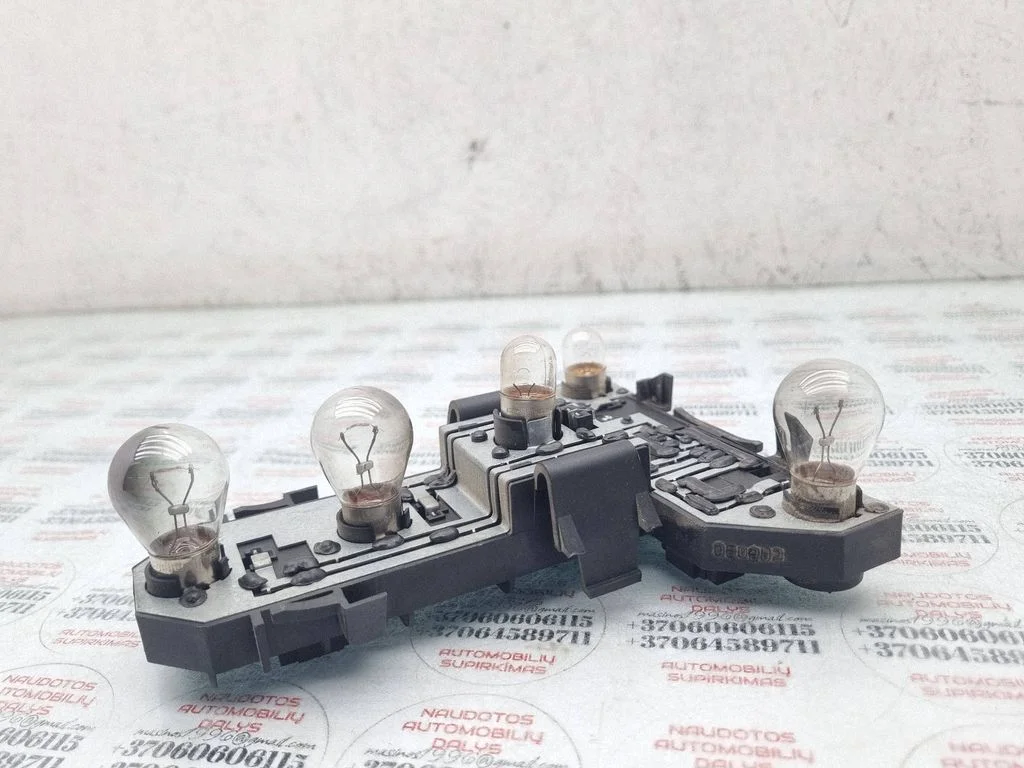 Pokrywa oprawki lampy tylnej – Volkswagen Golf IV (1998-2005)