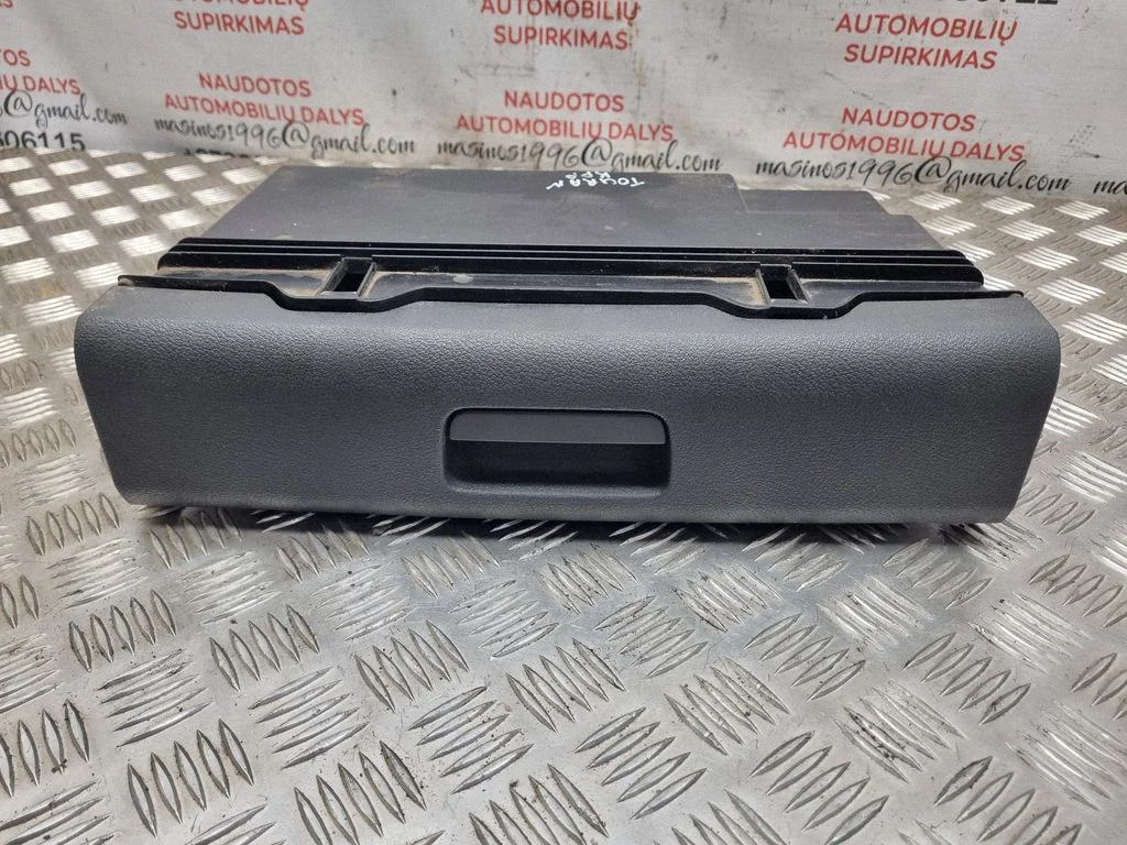 Front trunk storage compartment – Volkswagen Touran I (2003-2010)