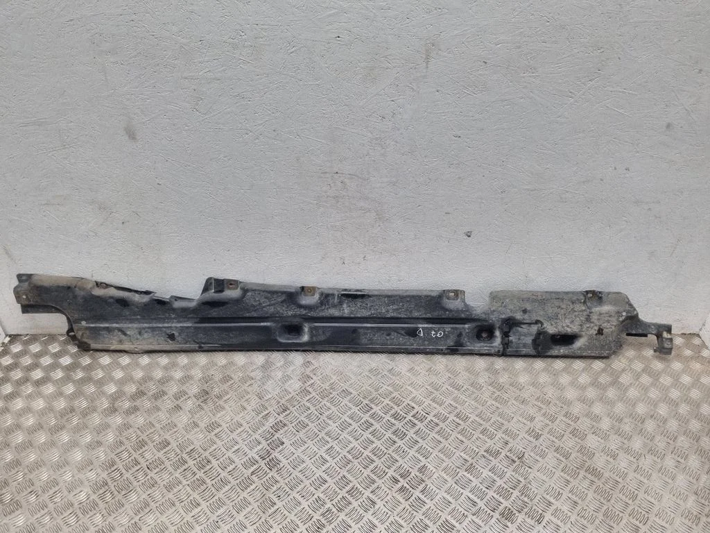 Side bottom protection 7L8825212C