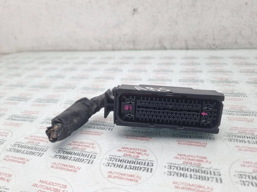 ABS module connector plug – Audi A3 S3 8L (1996-2003)