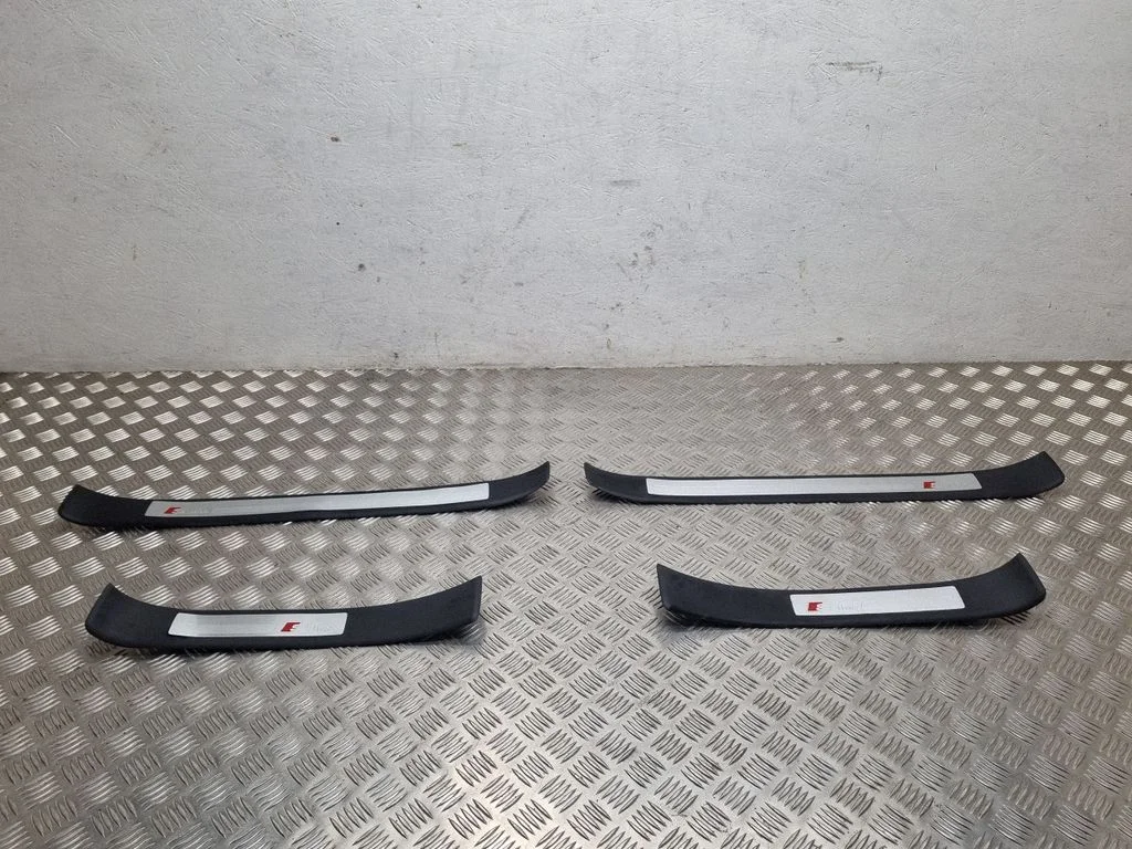 Listwy progowe wewnętrzne (komplet) – Audi A4 S4 B7 8E 8H (2005-2008)