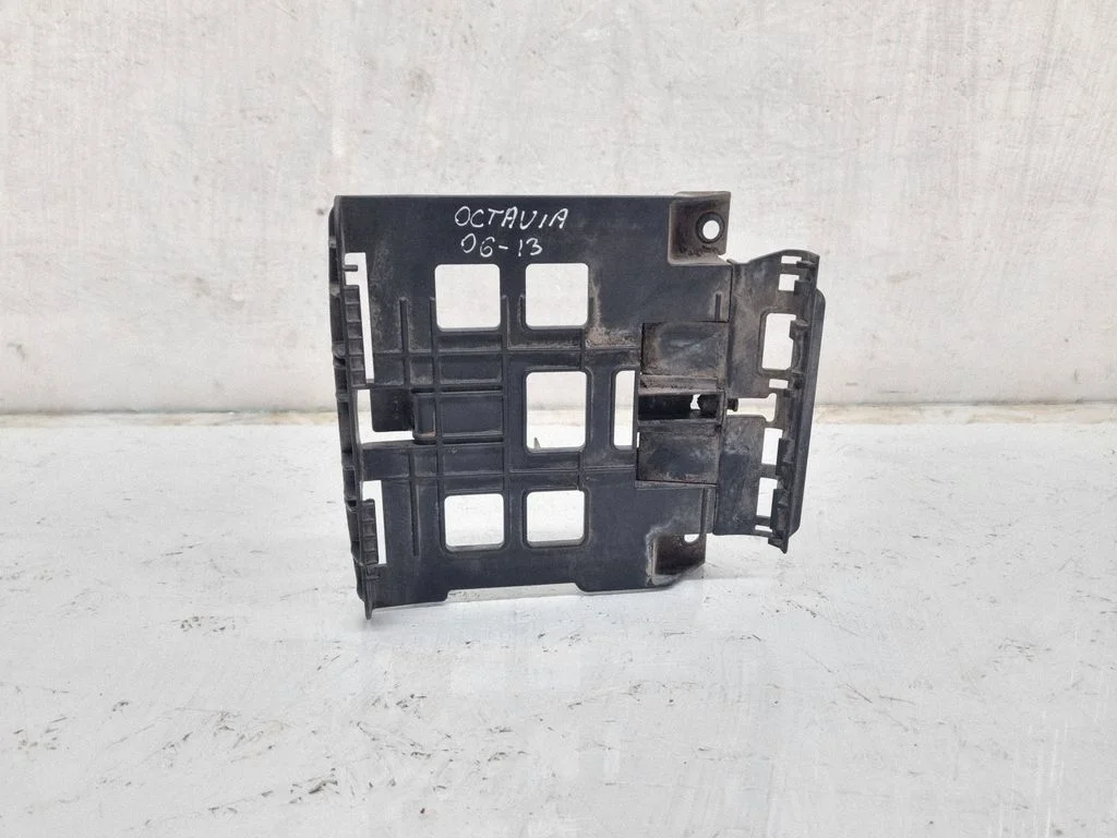 Engine control unit holder – Skoda Octavia Mk2 (1Z) (2004-2013)