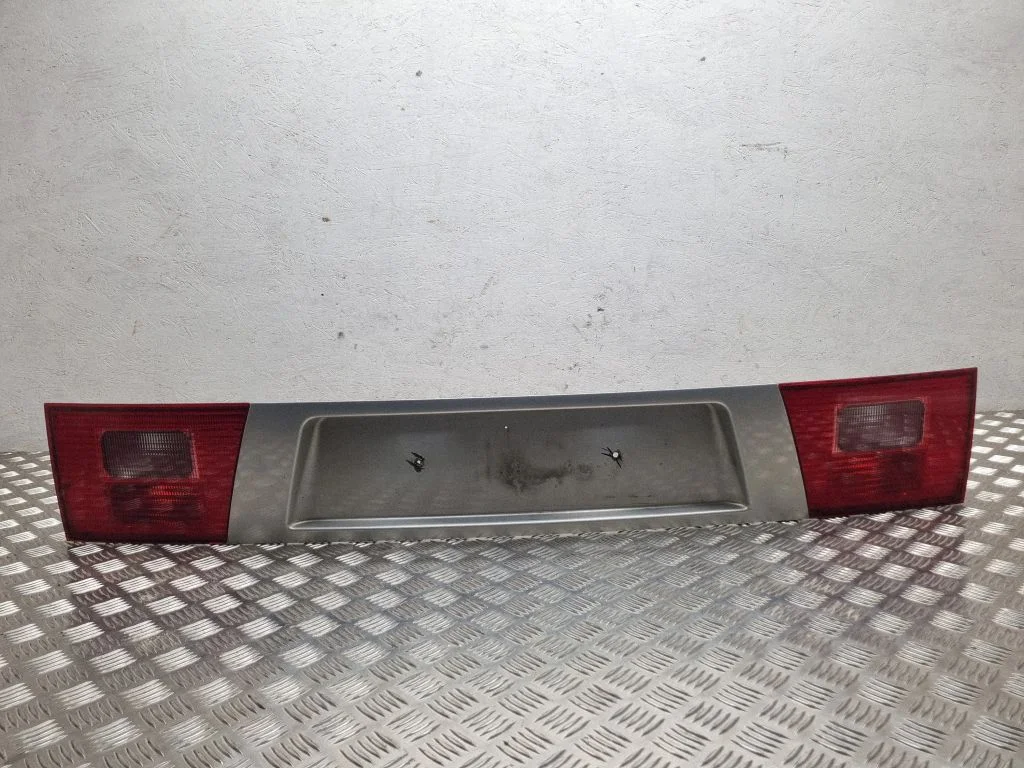 Tagatulede keskmine viimistlusriba – Seat Alhambra (Mk1) (1996-2010)